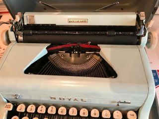 VINTAGE ROYAL QUIET DELUXE BLUE TEAL TURQUOISE TYPEWRITER W/CASE (READ) 4