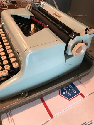 VINTAGE ROYAL QUIET DELUXE BLUE TEAL TURQUOISE TYPEWRITER W/CASE (READ) 5