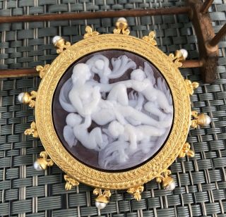 Vintage Signed Smithsonian Avon Cameo Brooch Pin