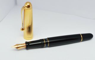 Aurora Italy Fountain Pen size M.  black / gold rare 4