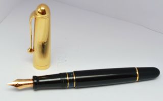 Aurora Italy Fountain Pen size M.  black / gold rare 5