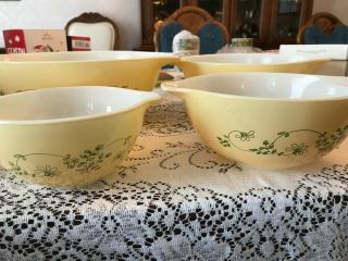 Vintage Pyrex Shenandoah Cinderella 4 Pc Mixing Bowl Set 441 - 444 Yellow W/green