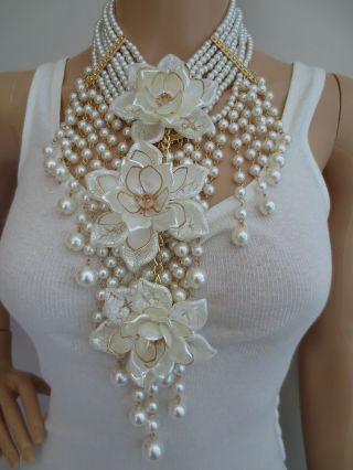 Massive Over The Top Signed Oscar De La Renta Runway Faux Pearl Flower Necklace