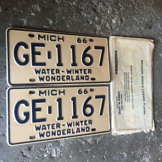 Vintage 1966 Michigan Auto License Plates Pair In Mi Secretary State Ev