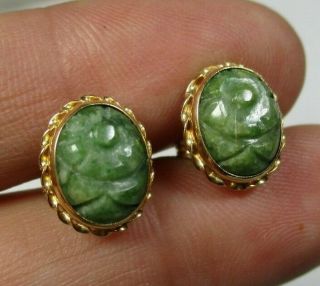 Vintage 14K Yellow Gold Floral Carved Green Jade Stud Post Earrings 2.  0g 2