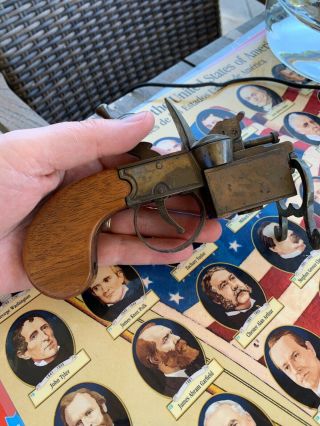 RARE VINTAGE DUNHILL TINDER PISTOL GUN TABLE LIGHTER.  Made In USA 8