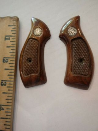 Vintage Smith & Wesson J Frame Round Butt Diamond Checkered Walnut Grips. 4