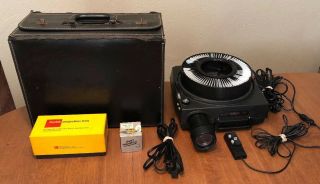 Vintage Kodak 750h Carouse Projector W/remote & 75 Slides John Deere