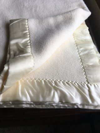 Vtg Acrylic Ivory Waffle Weave Blanket Satin Edge Binding 88”x 98”