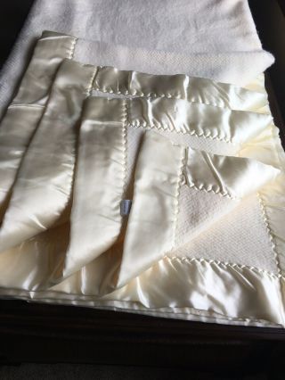 Vtg Acrylic Ivory Waffle Weave Blanket Satin Edge Binding 88”x 98” 6