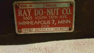 Vintage Model DA Ray Do - Nut Bake,  Greaseless Donut Machine: 3