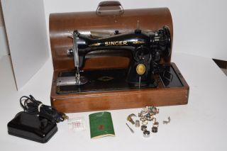 Vintage 1953 Singer Model 15 - 91 Sewing Machine W/bentwood Case & Accessories