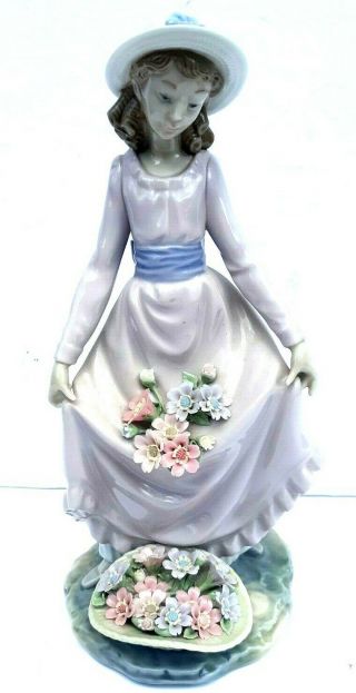 Rare Lladro 5027 Flowers In The Basket Figurine