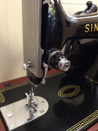 Vintage Singer Sewing Machine 99K With Case and Pedal serial EK202880 5