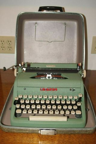 Rare 1957 Royal Quiet De Luxe Seafoam Green Portable Typewriter Made In Usa