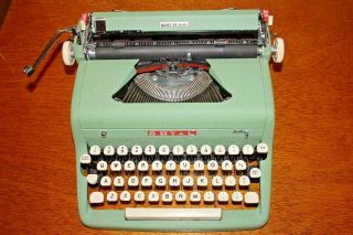 RARE 1957 Royal Quiet De Luxe Seafoam Green Portable Typewriter Made In USA 2