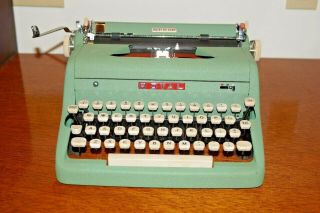 RARE 1957 Royal Quiet De Luxe Seafoam Green Portable Typewriter Made In USA 3