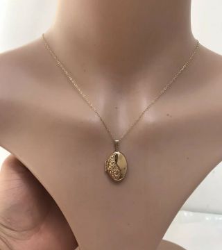 9ct Gold Solid Locket Pendant On Chain 6
