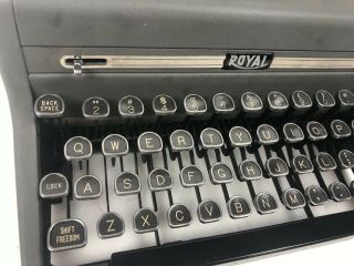 VINTAGE 1949 ROYAL QUIET DELUXE PORTABLE TYPEWRITER,  FULLY, 2