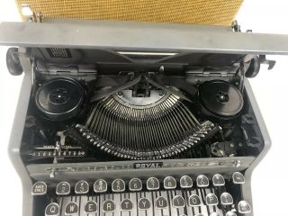 VINTAGE 1949 ROYAL QUIET DELUXE PORTABLE TYPEWRITER,  FULLY, 5