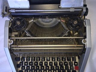 RED Olivetti Underwood Lettera 33 Made Italy Portable Typewriter Vintage 3