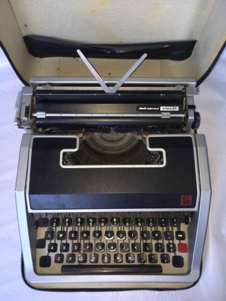 RED Olivetti Underwood Lettera 33 Made Italy Portable Typewriter Vintage 5