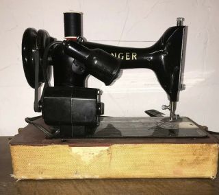 Vintage 1956 Singer Model 99 - 31 Sewing Machine with Case & Instructions.  Sewing 5