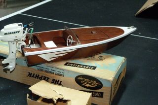 Fleetline Zepher Model Boat Outboard Vintage Motorized