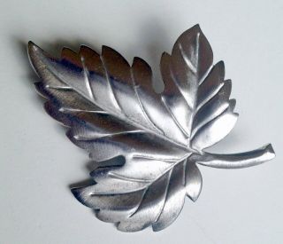 TIFFANY & Co.  STERLING Silver MAPLE LEAF Pin / Brooch 2