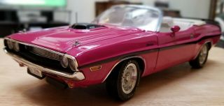 1:18 BYC/Highway 61 1970 Dodge Challenger RT Convertible in rare car color. 3