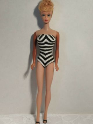 Vtg Blonde 5 ? Barbie Doll Mattel Swimsuit Shoes Pre - Owned