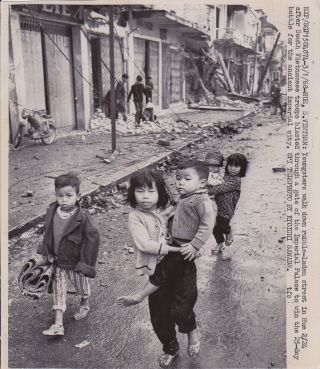 Kyoichi Sawada: Vietnamese Kids Saigon Vietnam Rare Vintage Iconic 1968 Photo