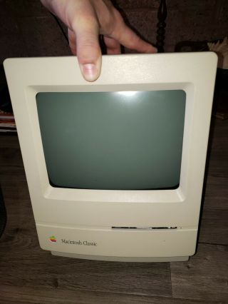 ꙮ Vintage Apple Macintosh Classic Desktop Computer M1420 W/ Keyboard,  Mouse,  Pak
