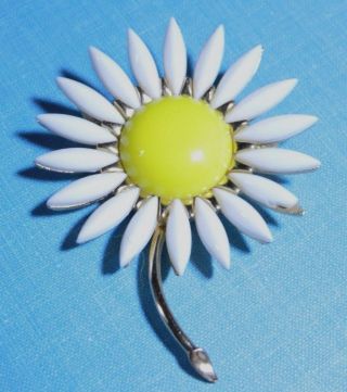 Vtg Crown Trifari White Yellow Acrylic Daisy Flower Large Pin Brooch