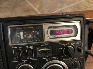 Vintage Panasonic RF - 2800 AM FM SW portable radio receiver 2