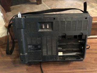 Vintage Panasonic RF - 2800 AM FM SW portable radio receiver 4