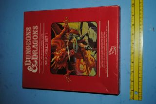 Vintage 1983 Tsr Dungeons And Dragons Basic Red Box Set 1 6 Dice & Crayon
