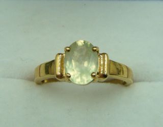An Attractive Fully Hallmarked 9ct Gold Natural Prehnite Gem Stone Set Ring
