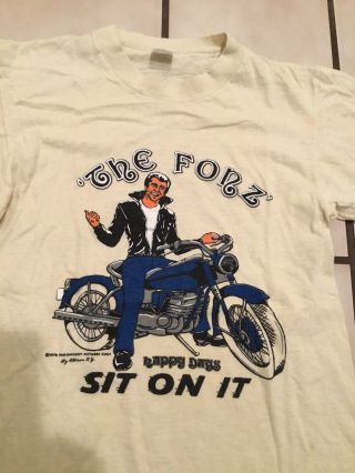 Vtg 1976 The Fonz Happy Days Henry Winkler Fonzie Bike Sitcom Tv Show T - Shirt
