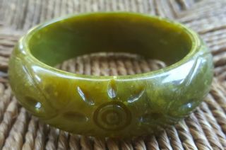 Vintage Green Carved Bakelite Bangle Bracelet 48 Grams
