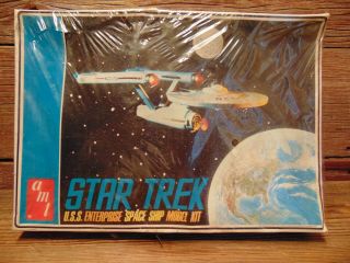 Vintage 1969 Star Trek U.  S.  S.  Enterprise Space Ship Model Kit Amt -