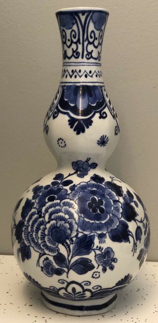Vintage Royal Delft Porcelain Hand Painted 8.  5” Blue & White Vase Signed 1976