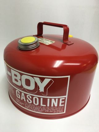 VINTAGE LAWN - BOY OMC 2.  5 GALLON STEEL VENTED GAS CAN DENTED 4