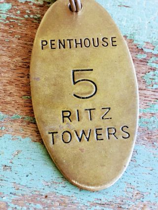 Vintage RITZ TOWERS NY Hotel Brass Room Oval Key Fob Holder Penthouse 5 with KEY 2