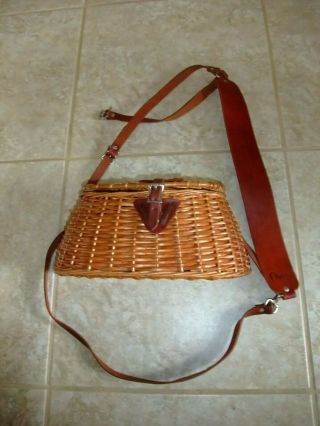 Orvis Willow Wicker Woven Fishing Creel Basket Manchester,  Vt 05254 Since 1858