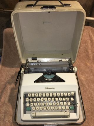 Olympia SM9 Deluxe Portable Typewriter Type w Case Rare vintage 1960s 2