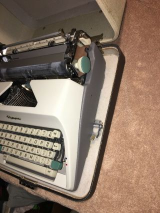 Olympia SM9 Deluxe Portable Typewriter Type w Case Rare vintage 1960s 4