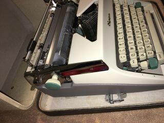 Olympia SM9 Deluxe Portable Typewriter Type w Case Rare vintage 1960s 5