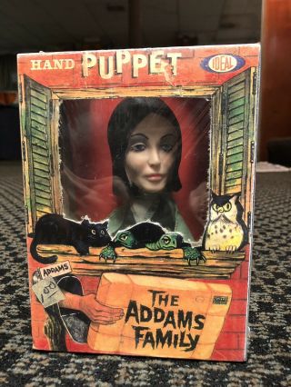 Rare Vintage Morticia Addams Family Ideal Hand Puppet W/ Repo Box 2