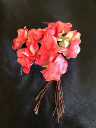 VINTAGE MILLINERY FLOWERS 10 BUNCHES SMALL SILK DOLL HATS CRAFTS 4